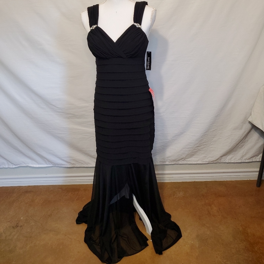 NWT Womens R & M Richards Black Gown Size 6.